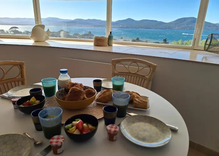 Апартаменти Standing, Vue Golfe Avec Parking Gratuit *